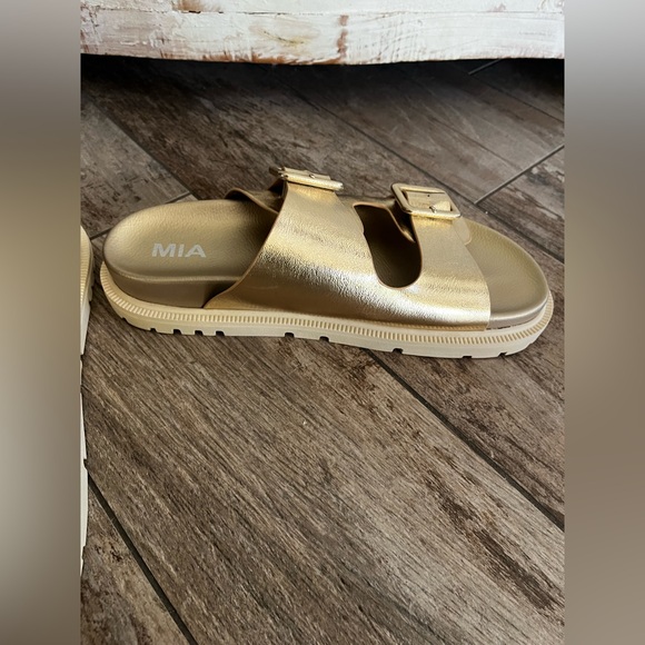 MIA Gen slide sandals - Picture 8 of 9